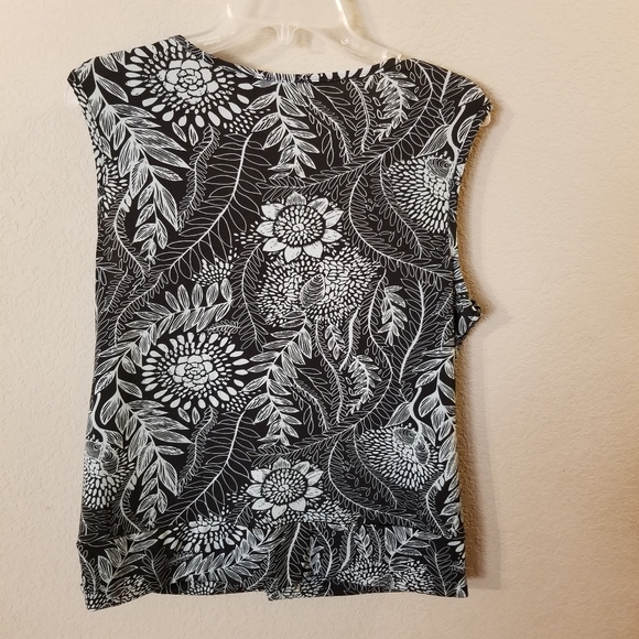 Cato Women's New Black w/ Green Floral Print Sleeveless Top Size Large NWT - Picture 6 of 7